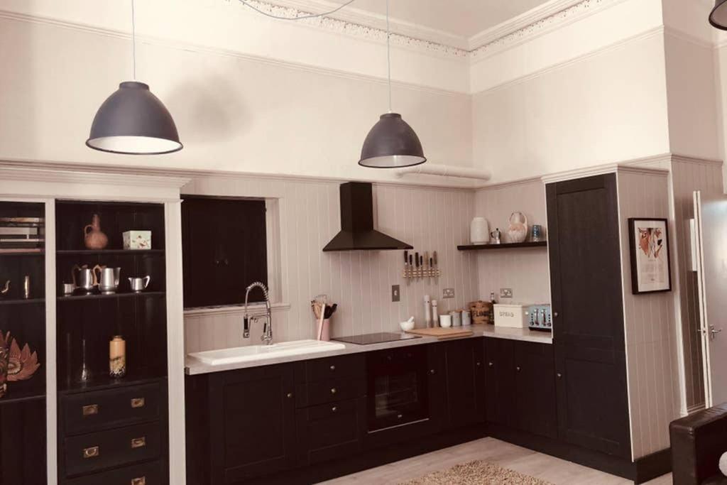 Seaside Escape - Gorgeous 2 Bed Apartment In St-Leonards-On-Sea Newport Beach Exterior foto